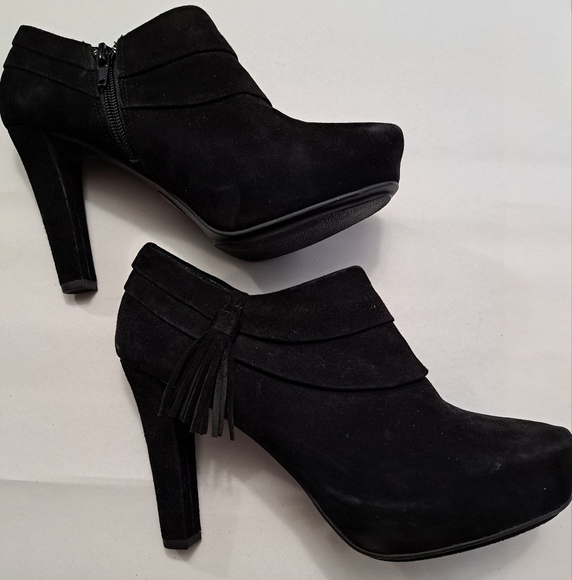Me Too Black Suede Platform Booties   Size 6.5 - Picture 1 of 11